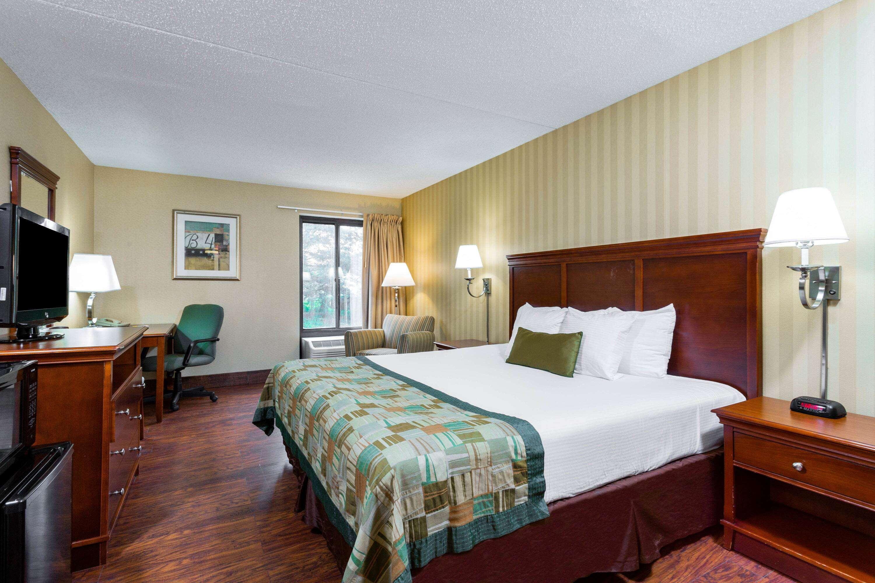 Days Inn By Wyndham Westminster Zewnętrze zdjęcie