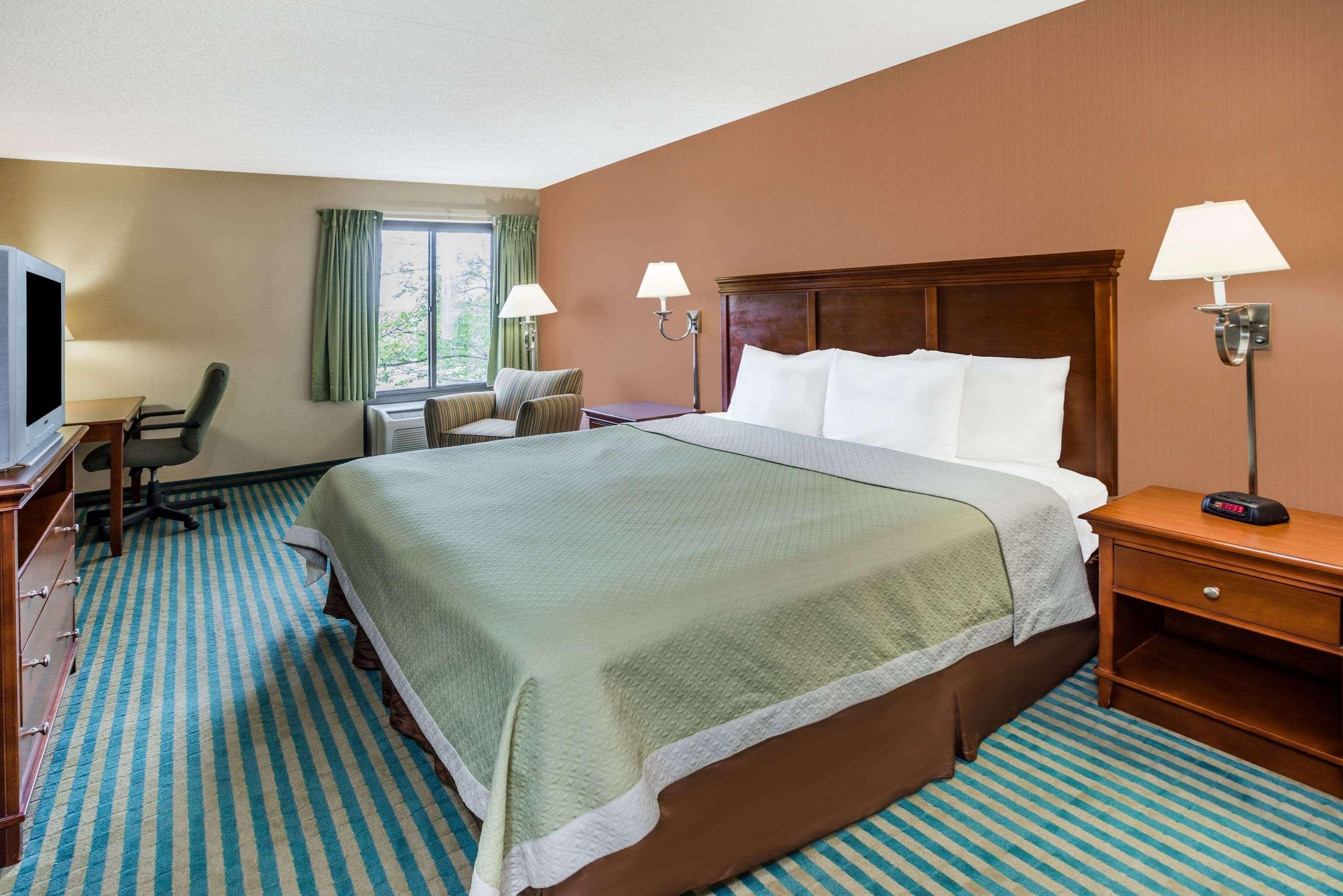 Days Inn By Wyndham Westminster Zewnętrze zdjęcie